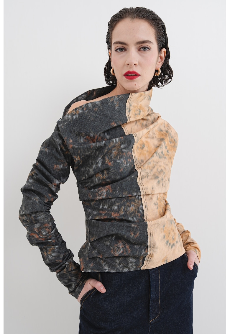 Bluza asimetrica cu model in fronseuri Bluza asimetrica cu model in fronseuri