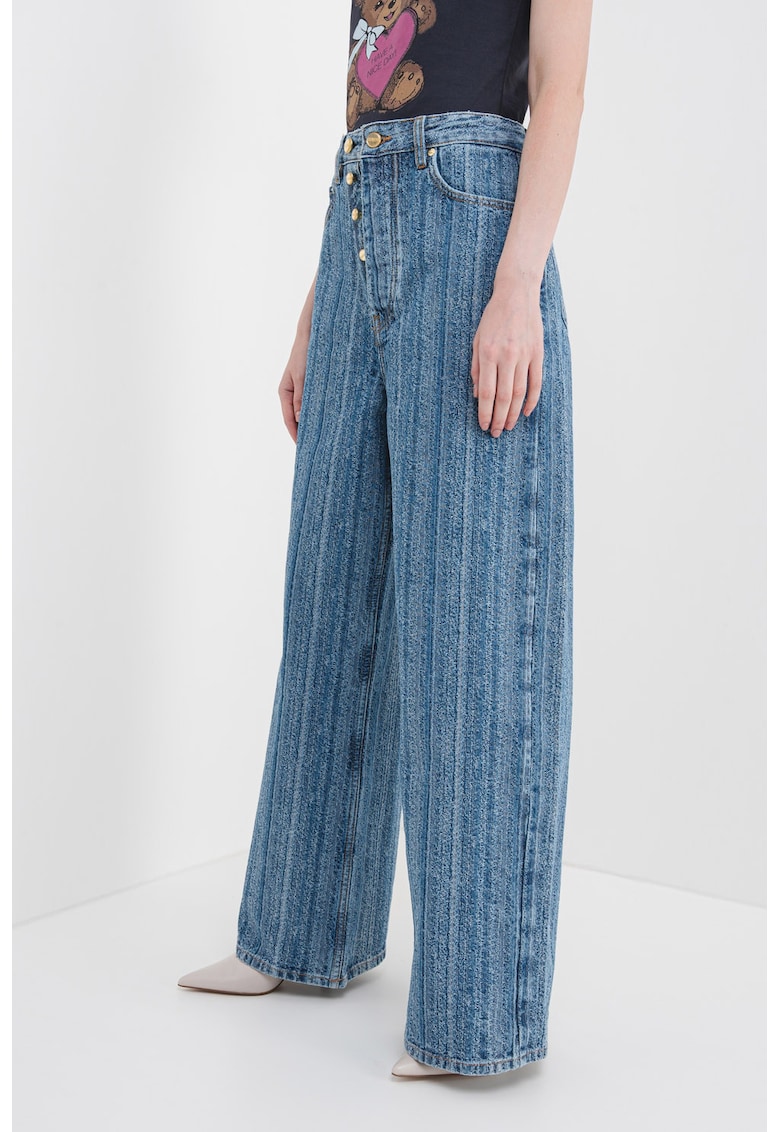 Blugi cu nasturi si croiala ampla Blugi cu nasturi si croiala ampla