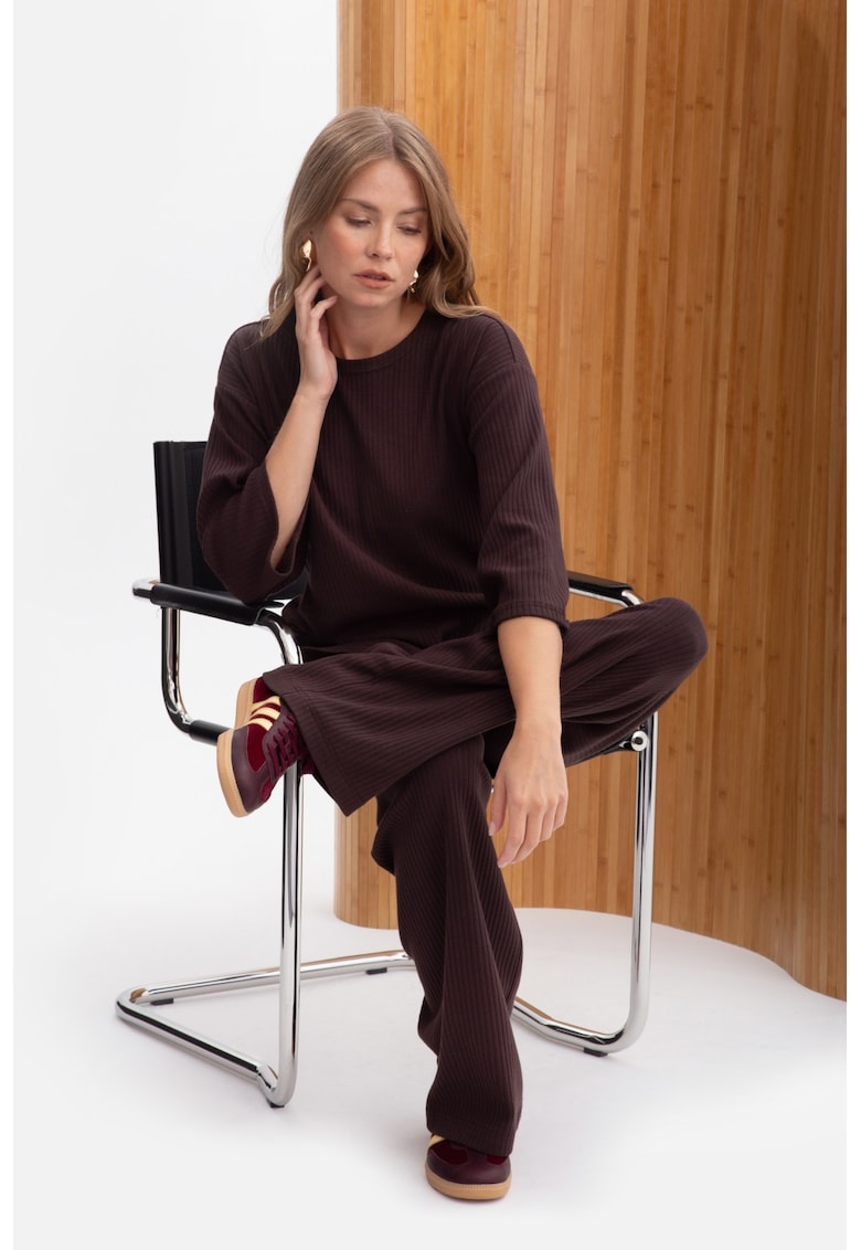 Pantaloni casual - B300 Ciocolata Lungi - Tricot cu dungi - Talie elastica - Fara buzunare - Croiala lejera - Perfect zilnica