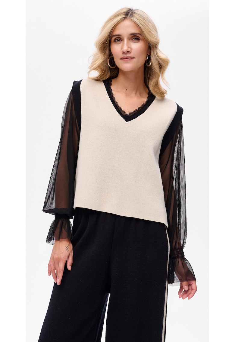 Vesta cu decolteu in V si benzi contrastante