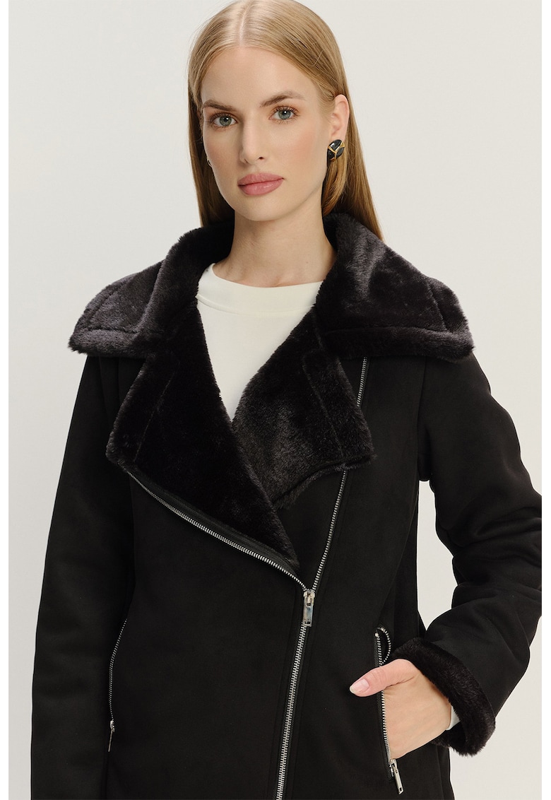 Jacheta de piele intoarsa ecologica cu revere supradimensionate de blana sintetica