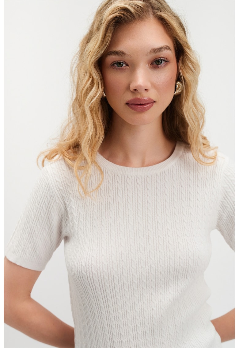 Pulover cu model torsade si maneci scurte