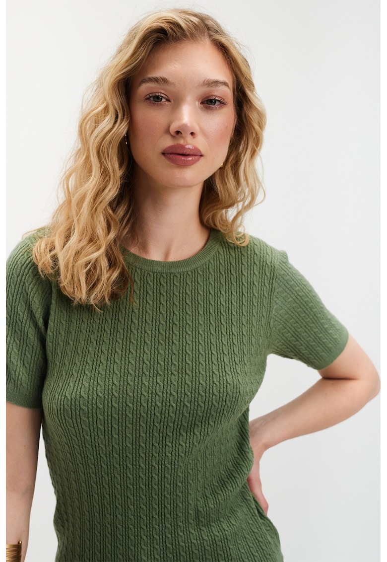 Pulover cu model torsade si maneci scurte