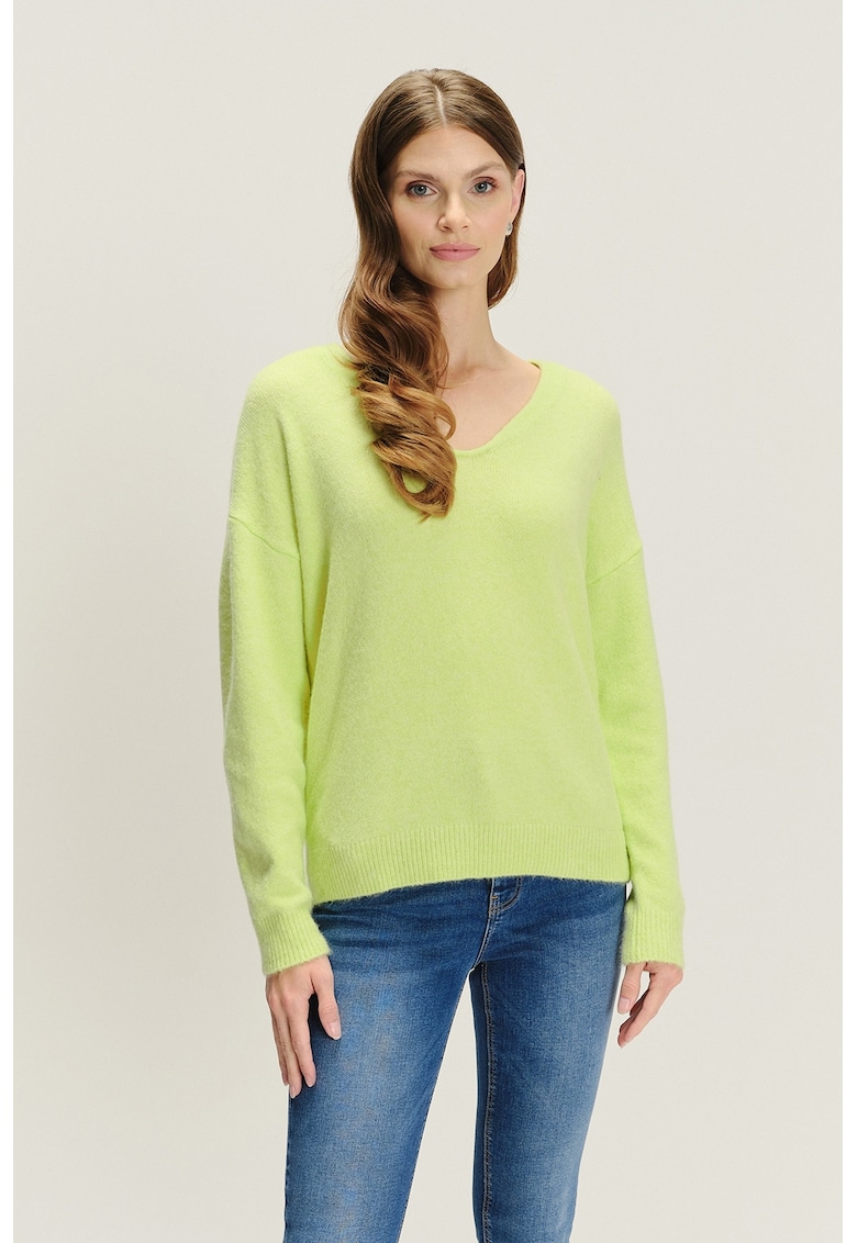 Pulover cu decolteu in V - Verde fistic