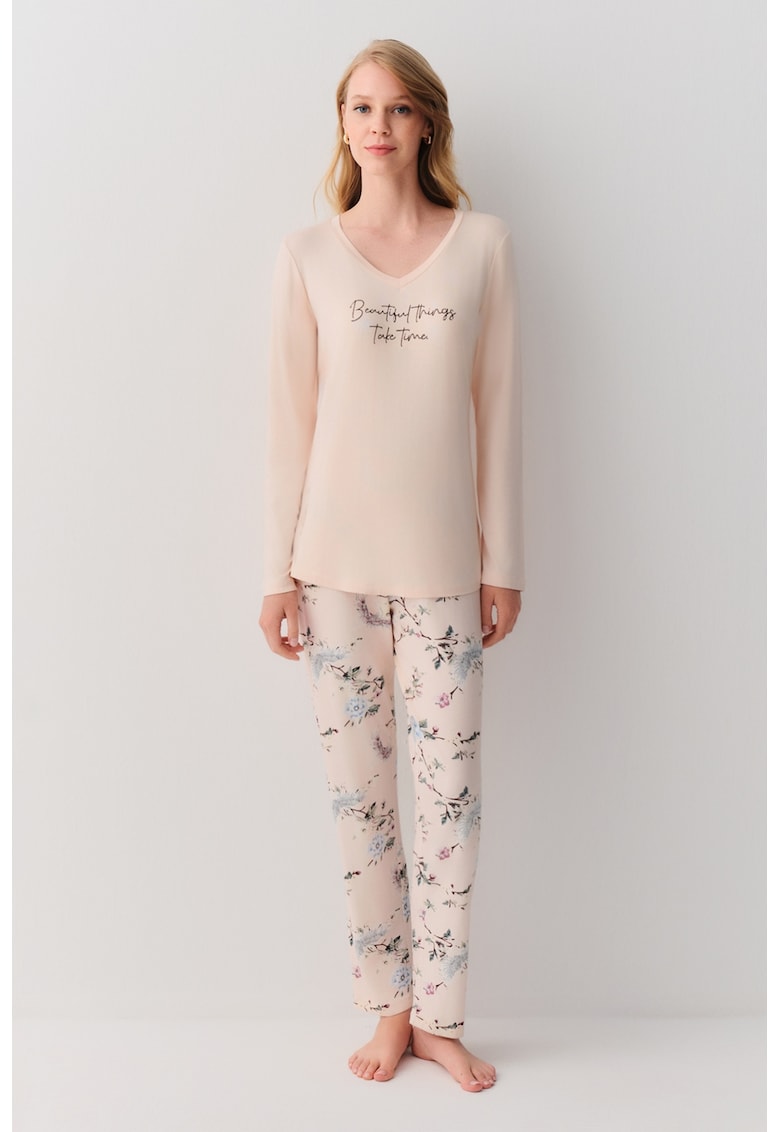 Pijama lunga cu imprimeu si decolteu in V