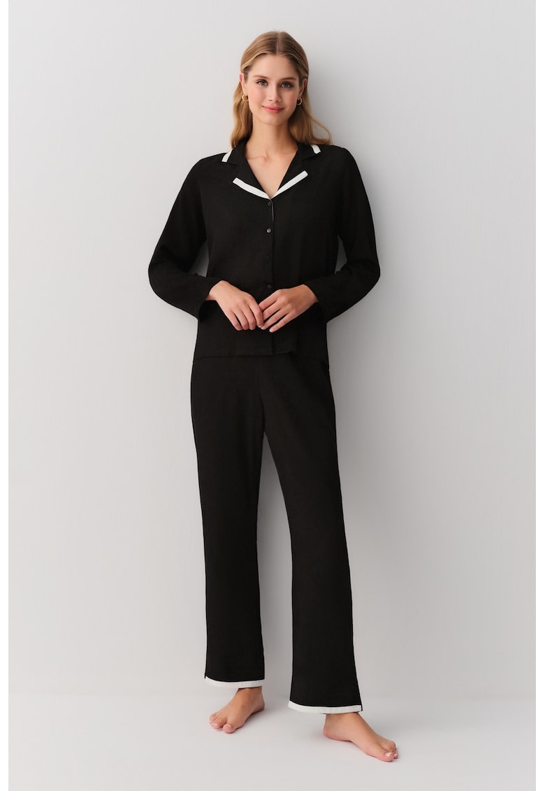 Pijama cu decolteu in V si model uni