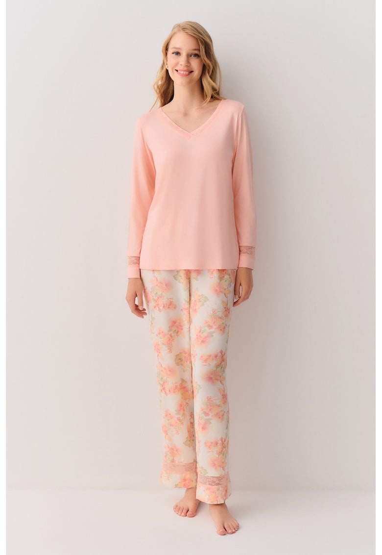 Pijama cu decolteu in V si pantaloni lungi