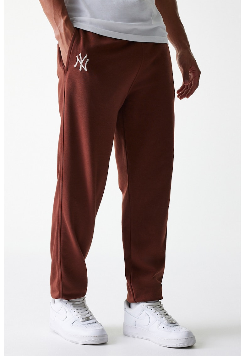 Pantaloni de trening cu buzunare laterale