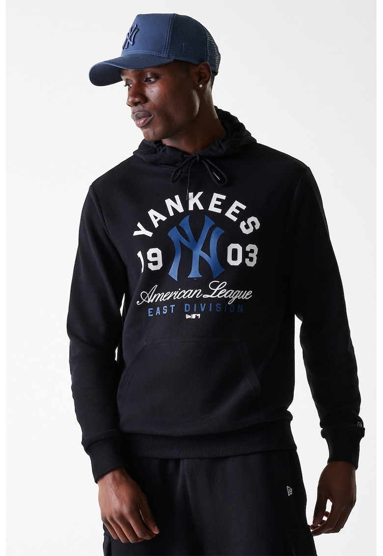 Hanorac cu logo si buzunar kangaroo - Negru