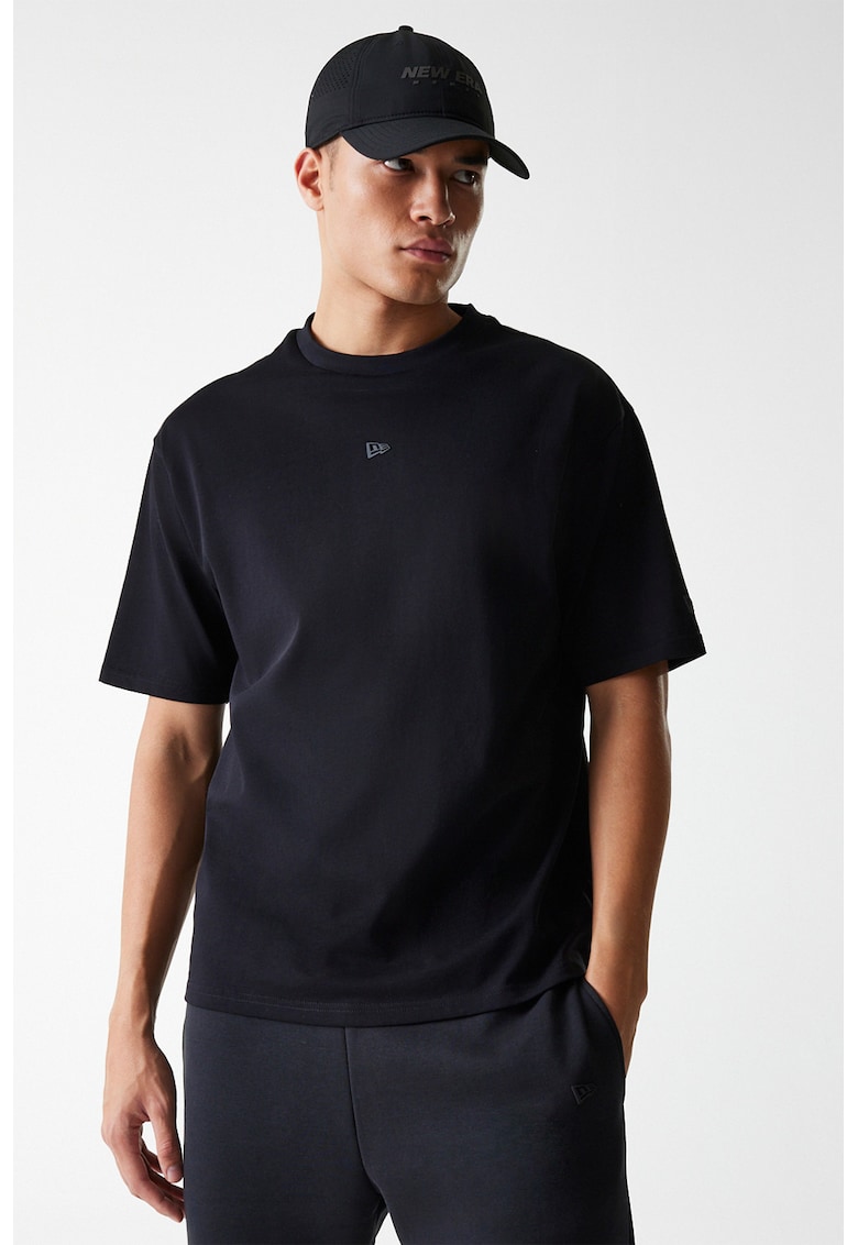 Tricou supradimensionat cu decolteu la baza gatului Tech