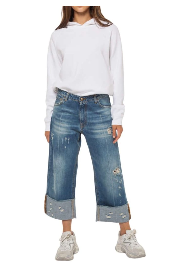Blugi cu croiala ampla si rupturi decorative -