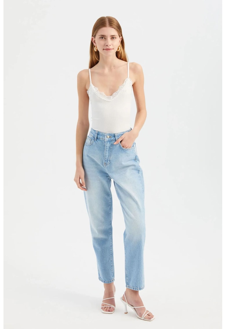 Maiou cu detaliu din dantela in V -