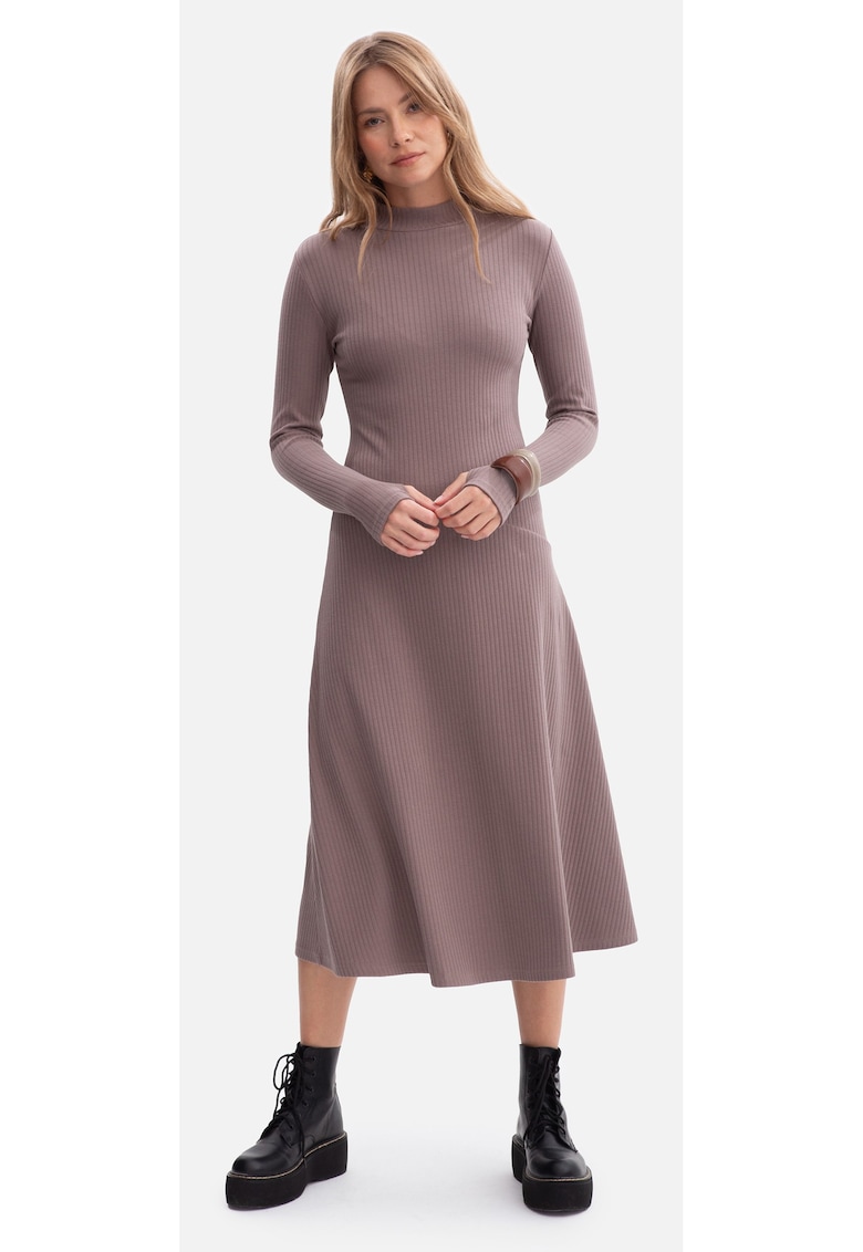 Rochie midi - B299 Cacao cu dungi - top mulat - evazat la baza - maneci lungi cu orificii pentru degete - top cu guler inalt - fara inchizatoare