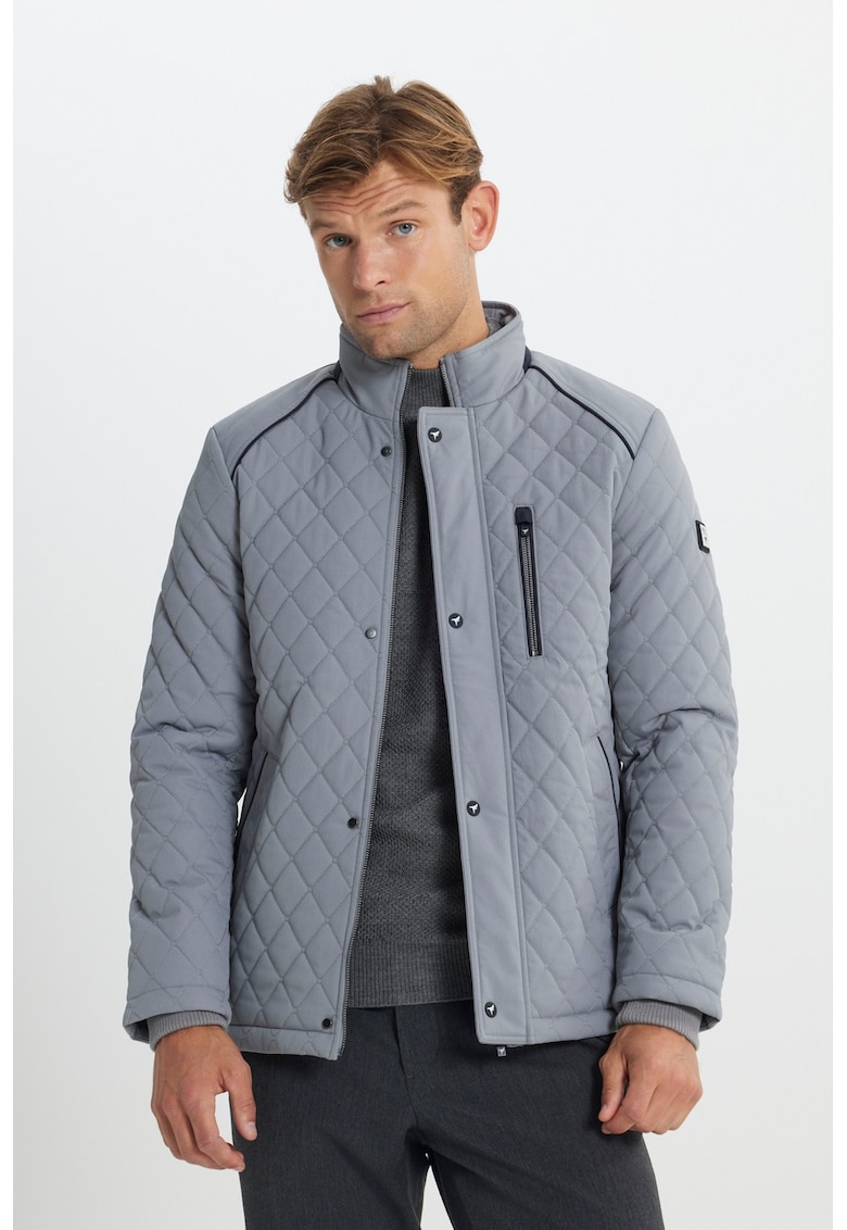 Jacheta matlasata cu capse