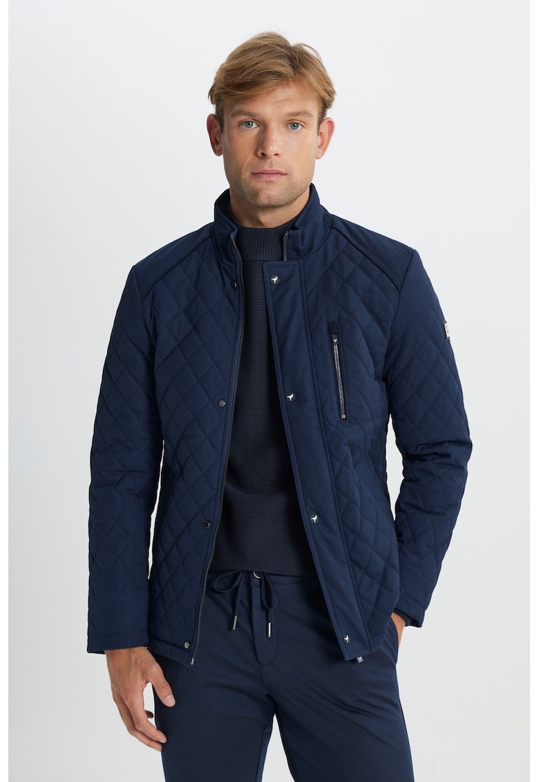 Jacheta matlasata cu capse