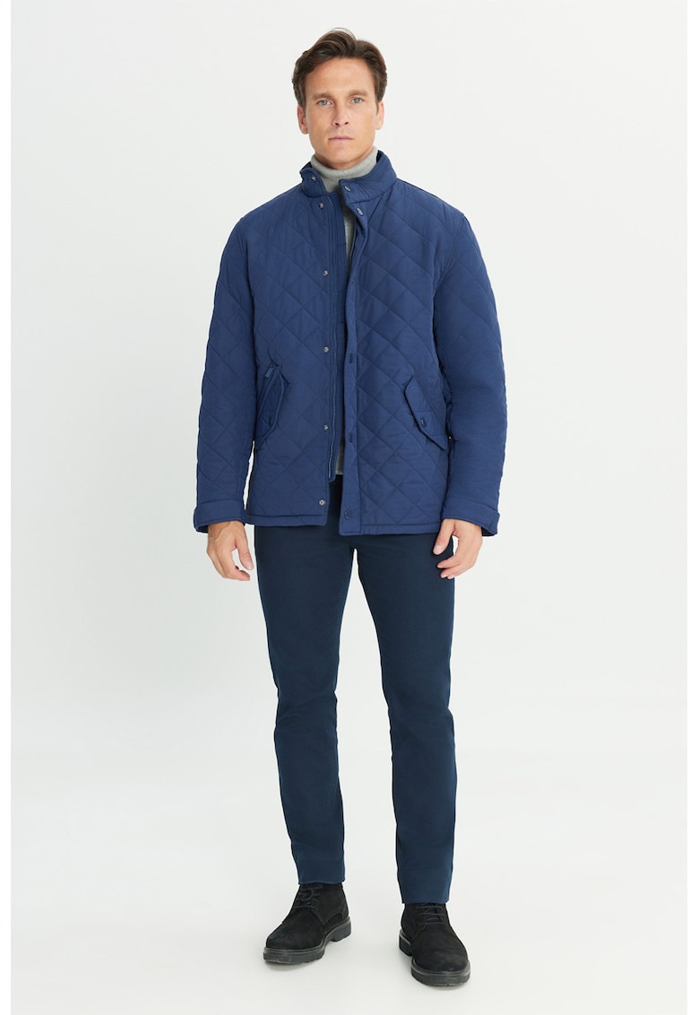 Jacheta cu buzunare cu clapa si capse