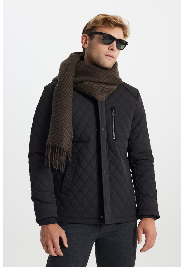 Jacheta matlasata cu capse