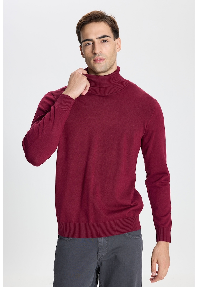 Pulover tricotat fin cu guler inalt Pulover tricotat fin cu guler inalt