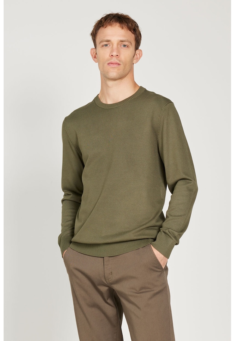 Pulover slim-fit cu decolteu la baza gatului