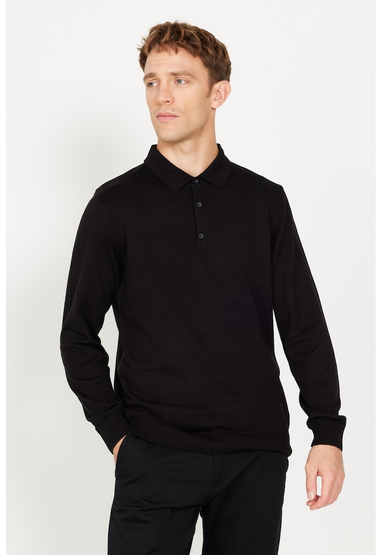 Pulover tricotat fin slim-fit cu fenta cu nasturi Pulover tricotat fin slim-fit cu fenta cu nasturi