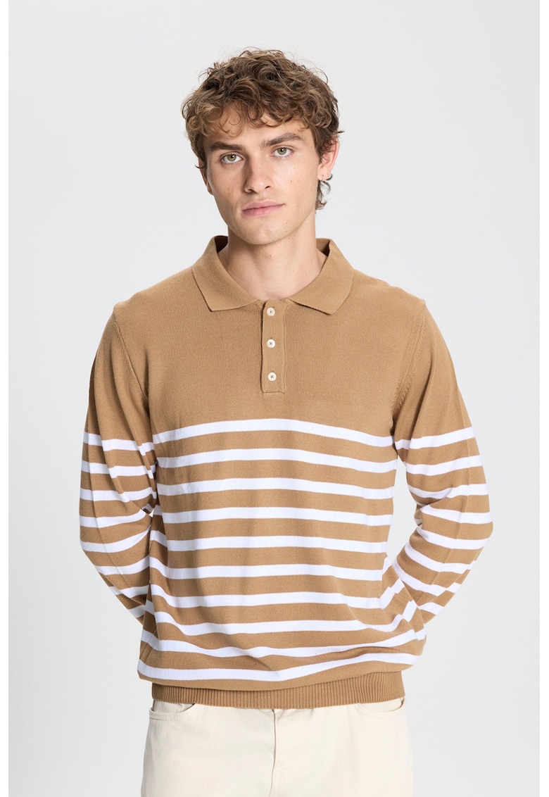 Pulover polo cu model in dungi Pulover polo cu model in dungi