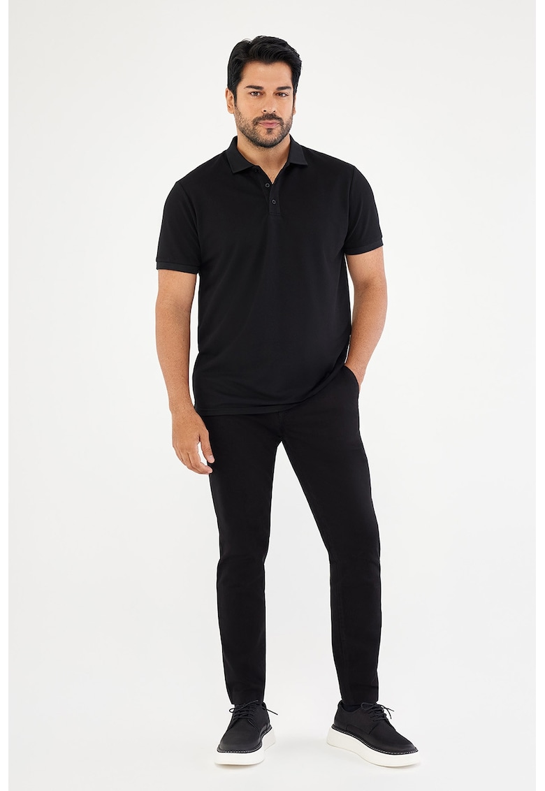 Pantaloni uni slim-fit cu buzunare laterale