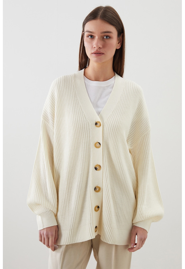 Cardigan cu nasturi si decolteu in V