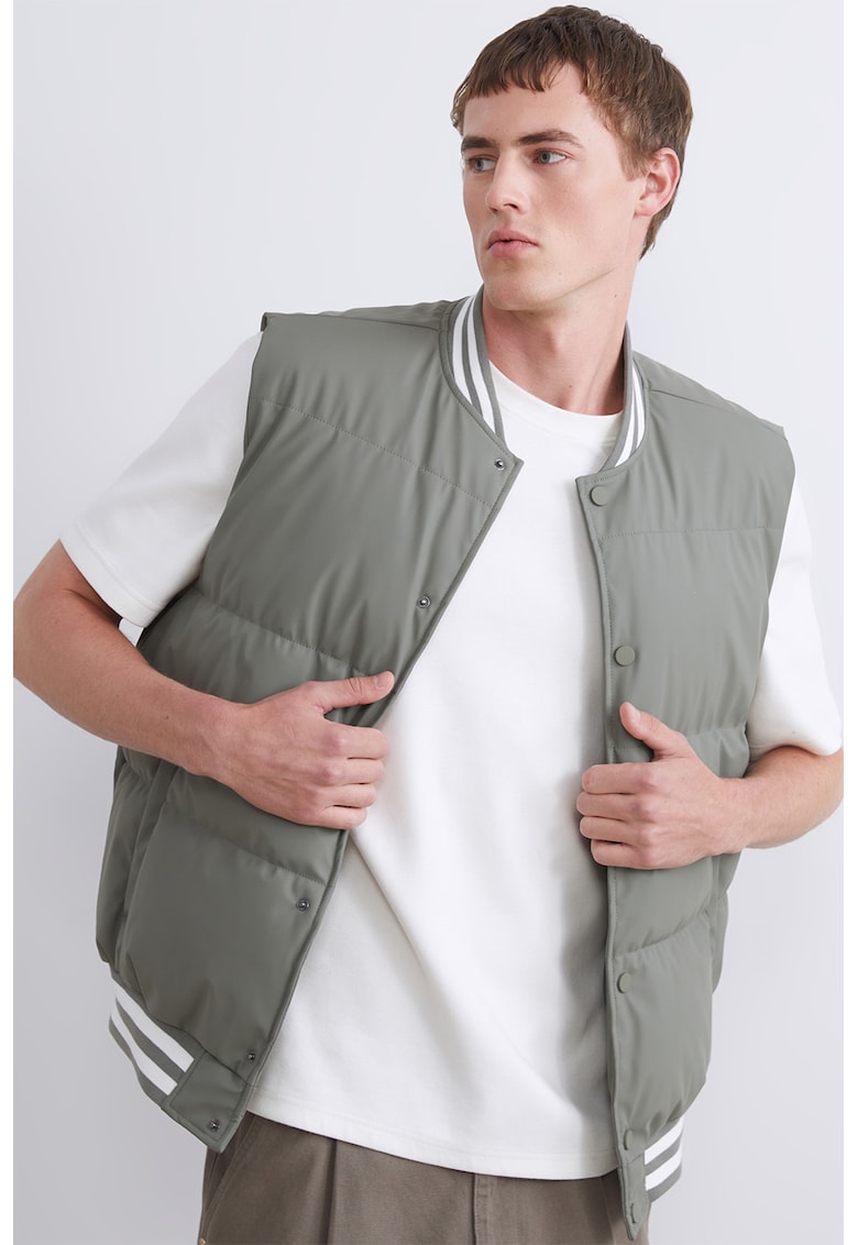 Vesta cu vatelina si capsa