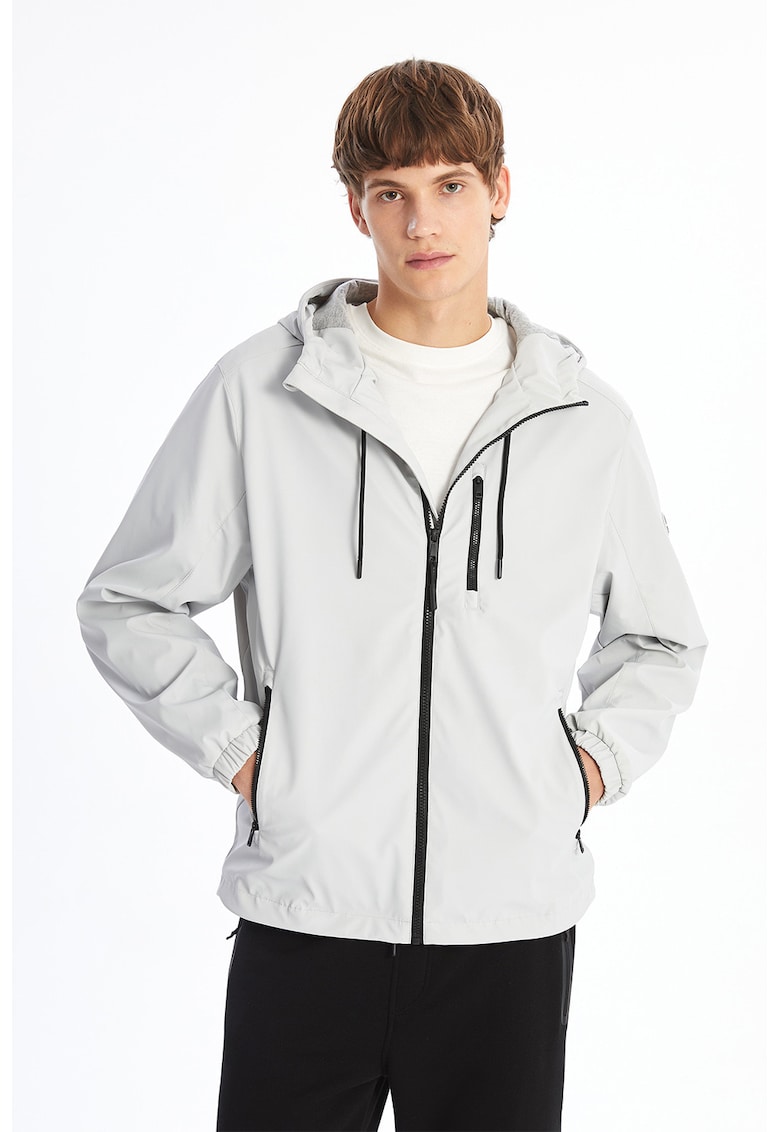 Jacheta usoara cu buzunare cu fermoar