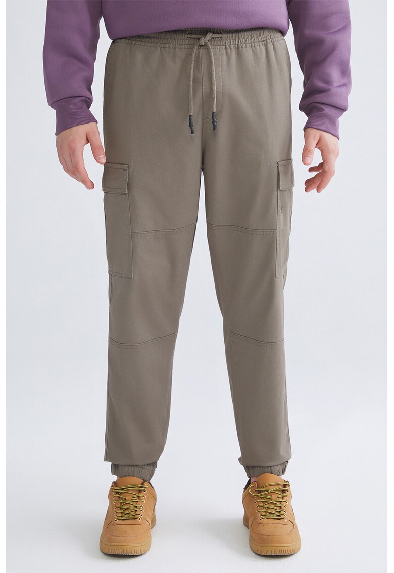Pantaloni cargo cu snur - Maro camel