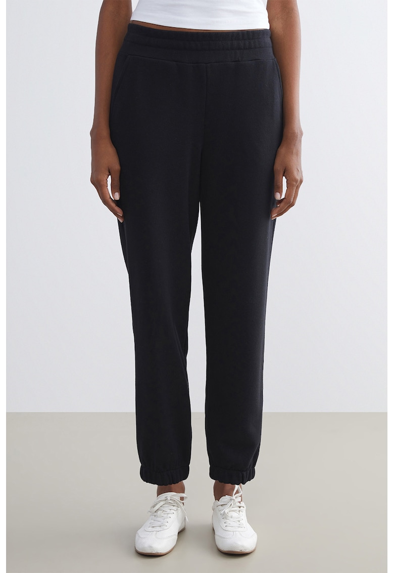 Pantaloni de trening cu model uni si talie elastica