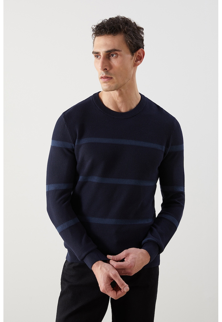 Pulover cambrat cu decolteu la baza gatului