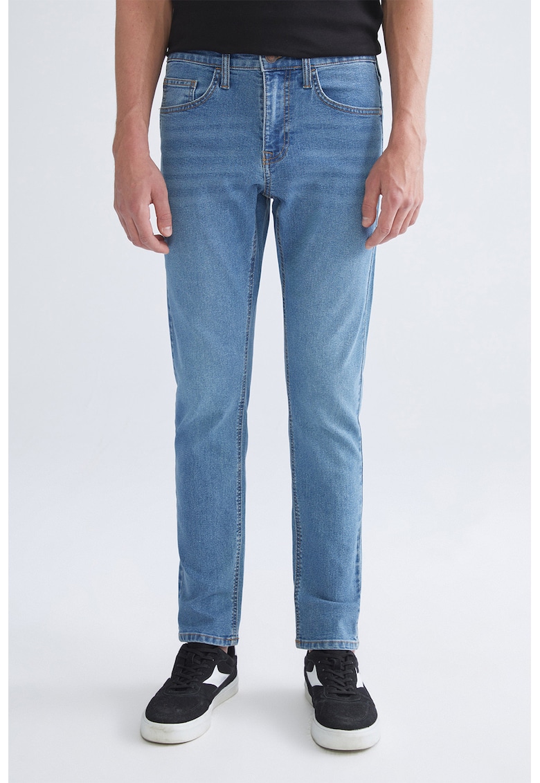 Blugi slim fit cu buzunare