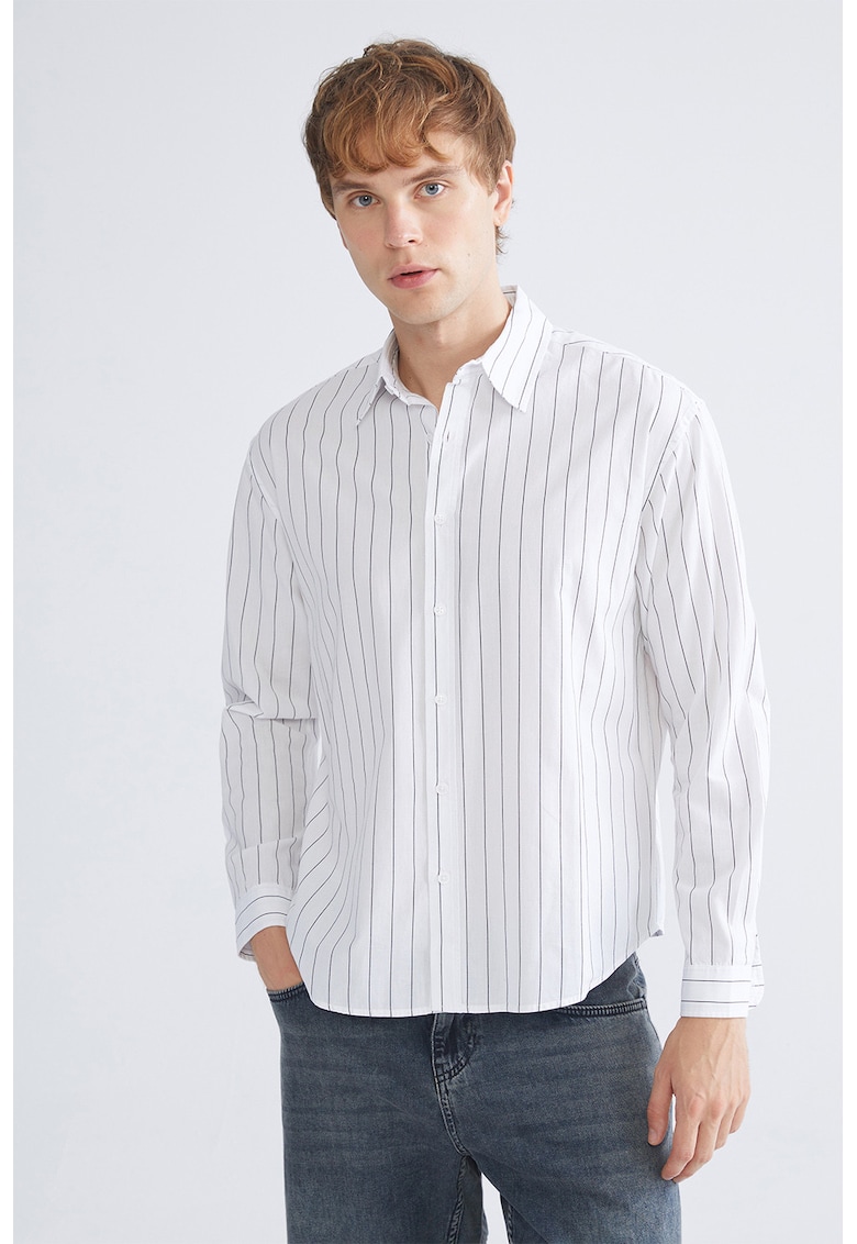 Camasa cu dungi si guler clasic