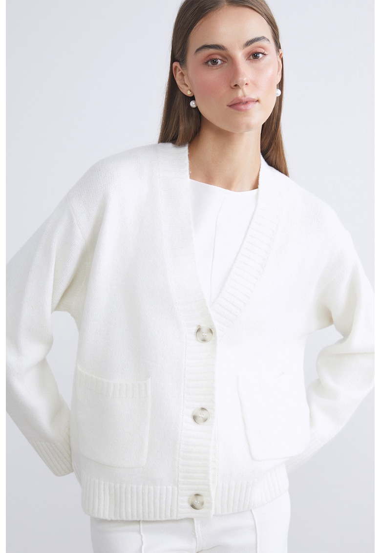 Cardigan lejer cu decolteu in V si nasturi