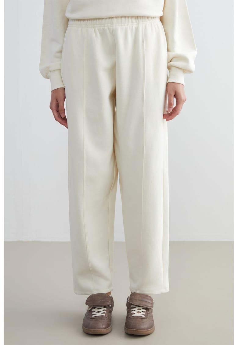 Pantaloni de trening cu croiala ampla si cusaturi frontale