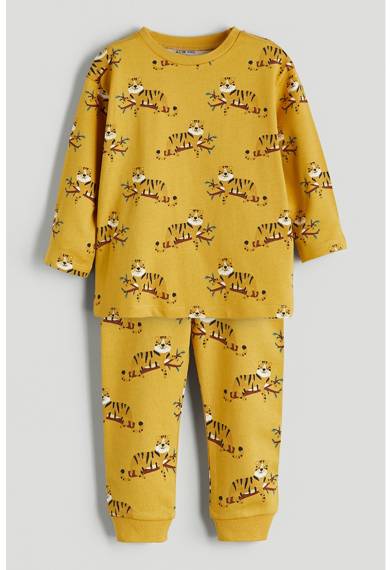 Pijama cu decolteu la baza gatului si imprimeu grafic Pijama cu decolteu la baza gatului si imprimeu grafic