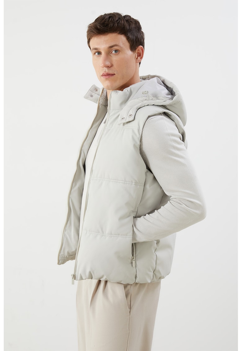 Vesta matlasata cu gluga