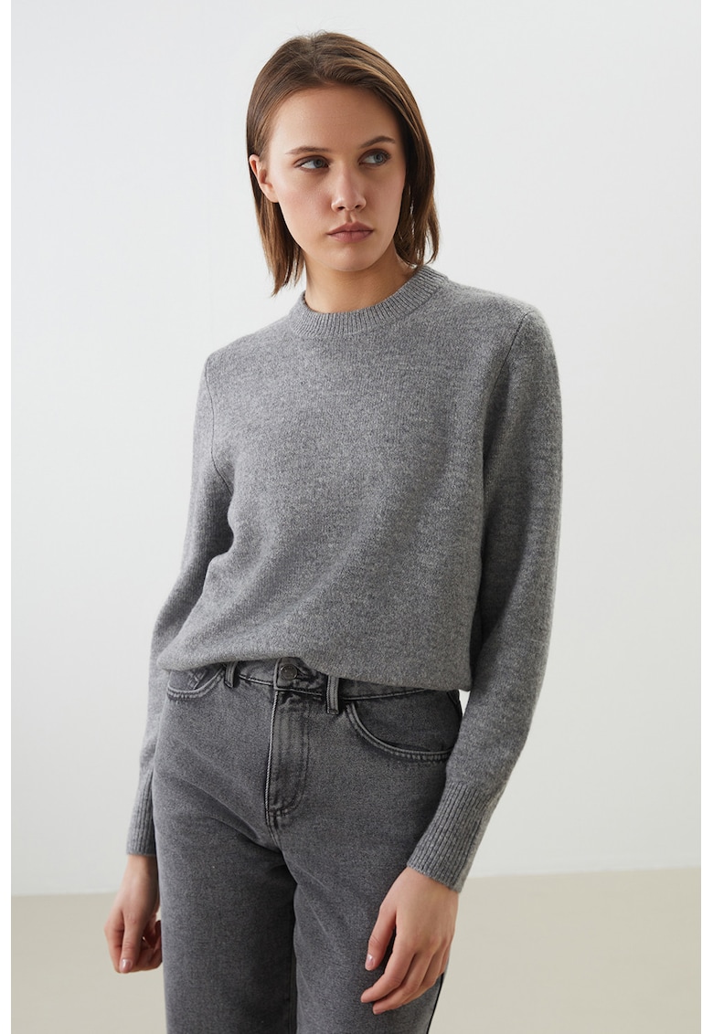 Pulover tricotat fin cu decolteu la baza gatului - Gri inchis melange