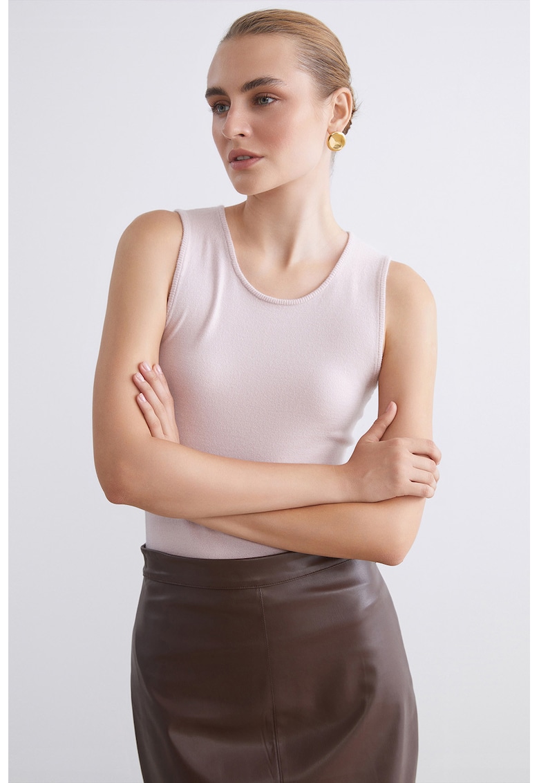 Top elastic si tricotat cu decolteu rotund