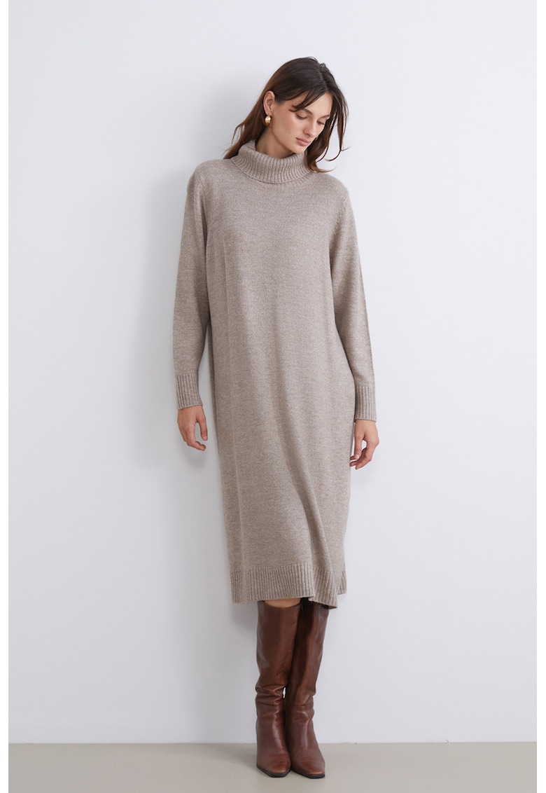 Rochie-pulover tricotata cu guler inalt