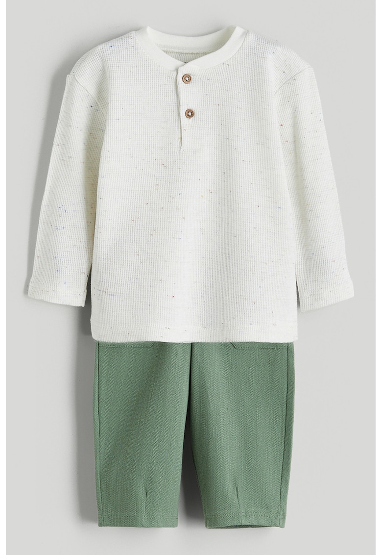 Set de pantaloni si bluza cu decolteu henley