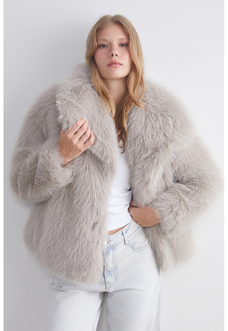 Haina de blana sintetica cu capse