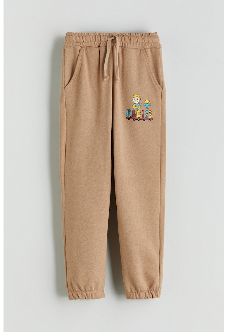 Pantaloni de trening cu design grafic si snur
