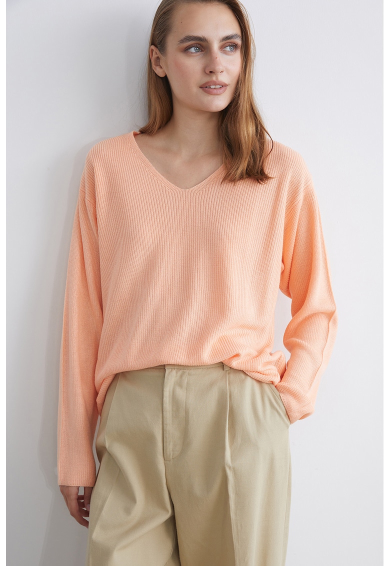 Pulover striat cu decolteu in V