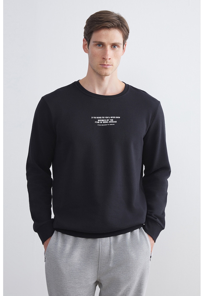 Bluza de trening cu design text si decolteu la baza gatului