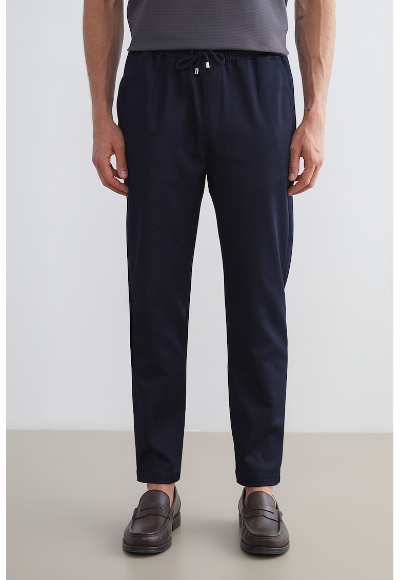 Pantaloni conici cu snur in talie