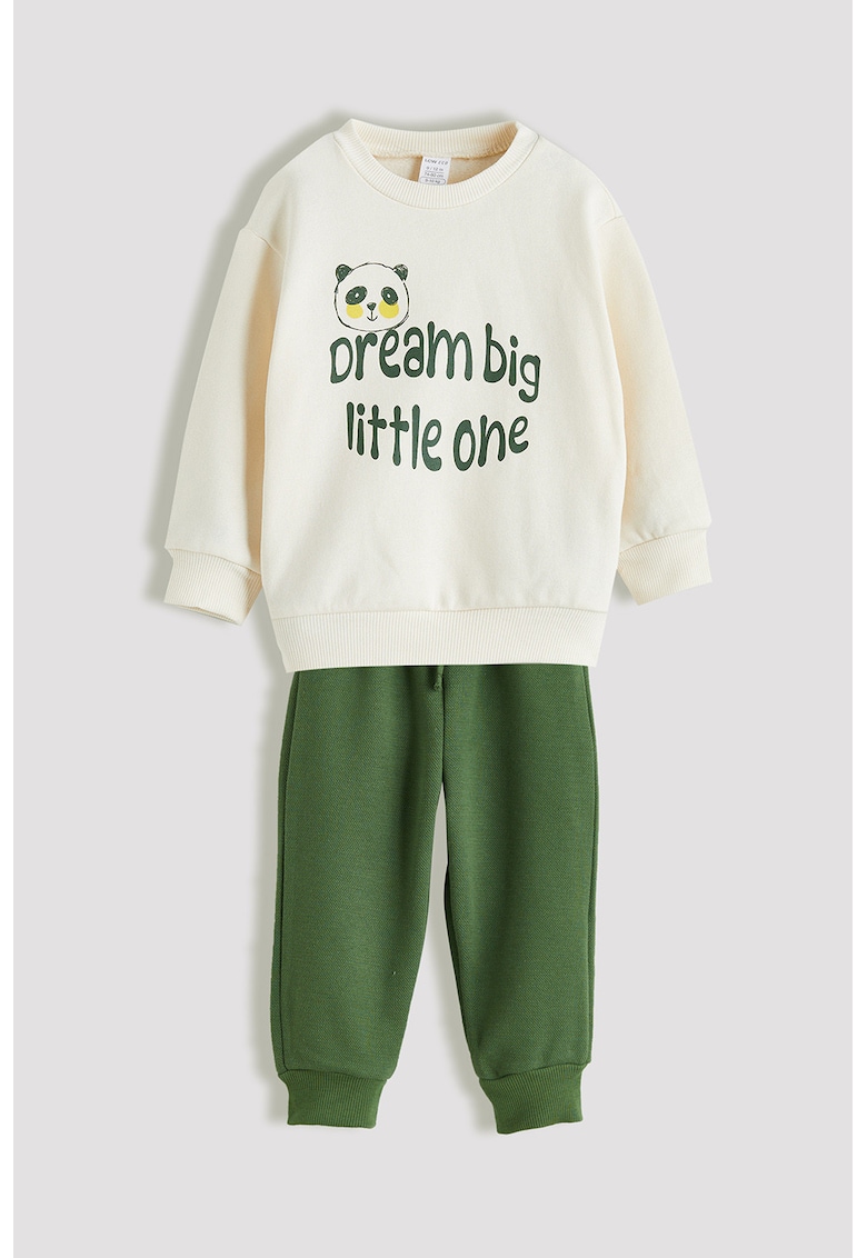 Trening cu decolteu la baza gatului si imprimeu text