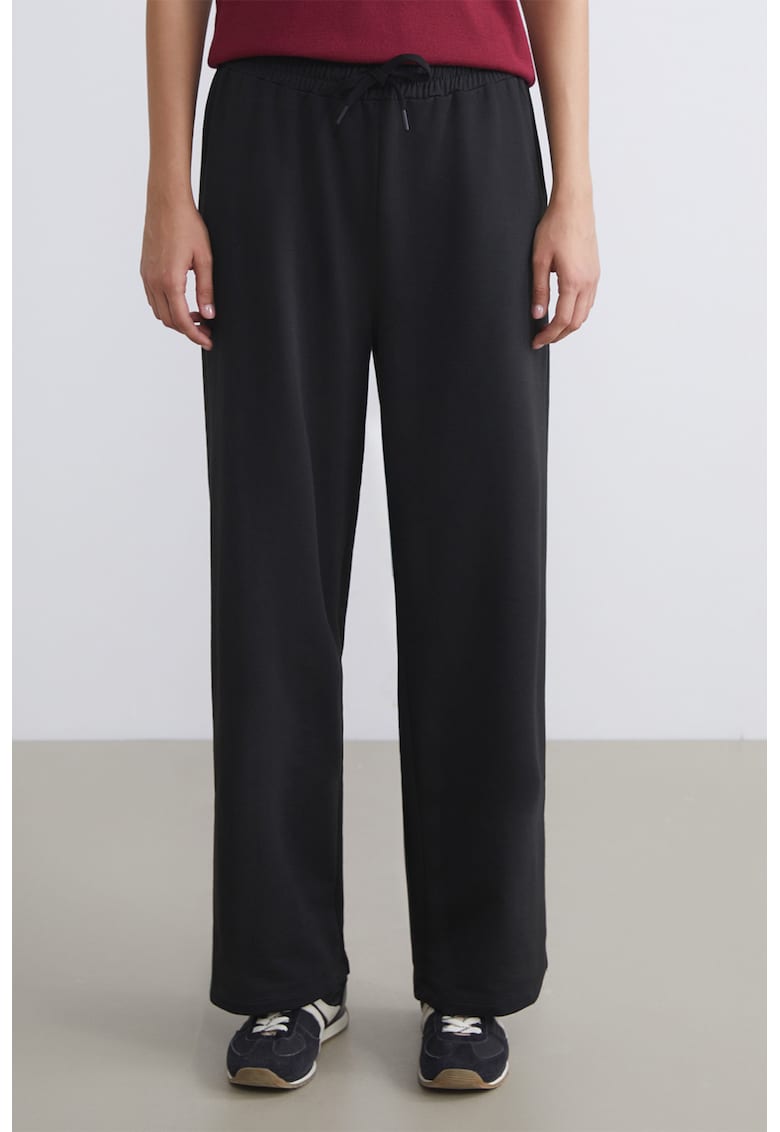 Pantaloni de trening cu croiala ampla si talie elastica Pantaloni de trening cu croiala ampla si talie elastica