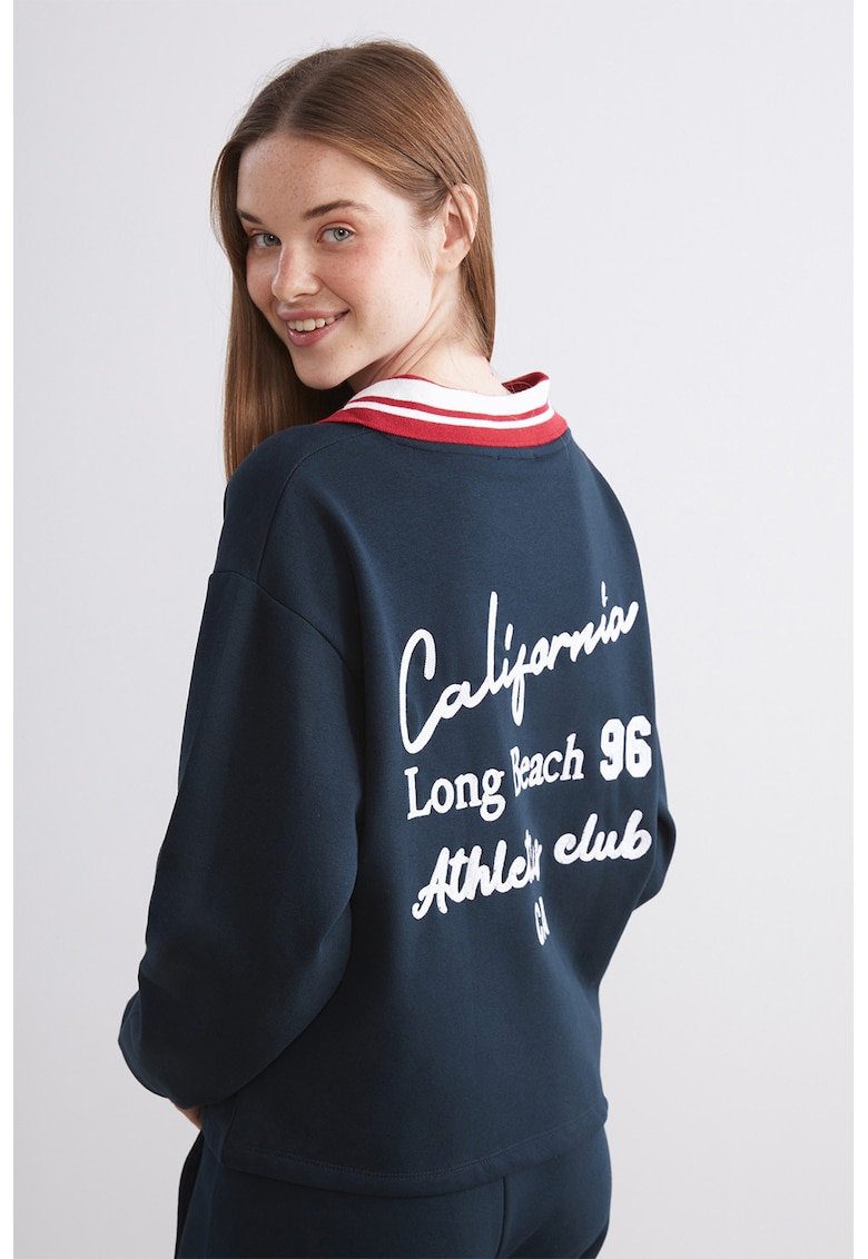 Bluza de trening cu guler polo si detaliu text